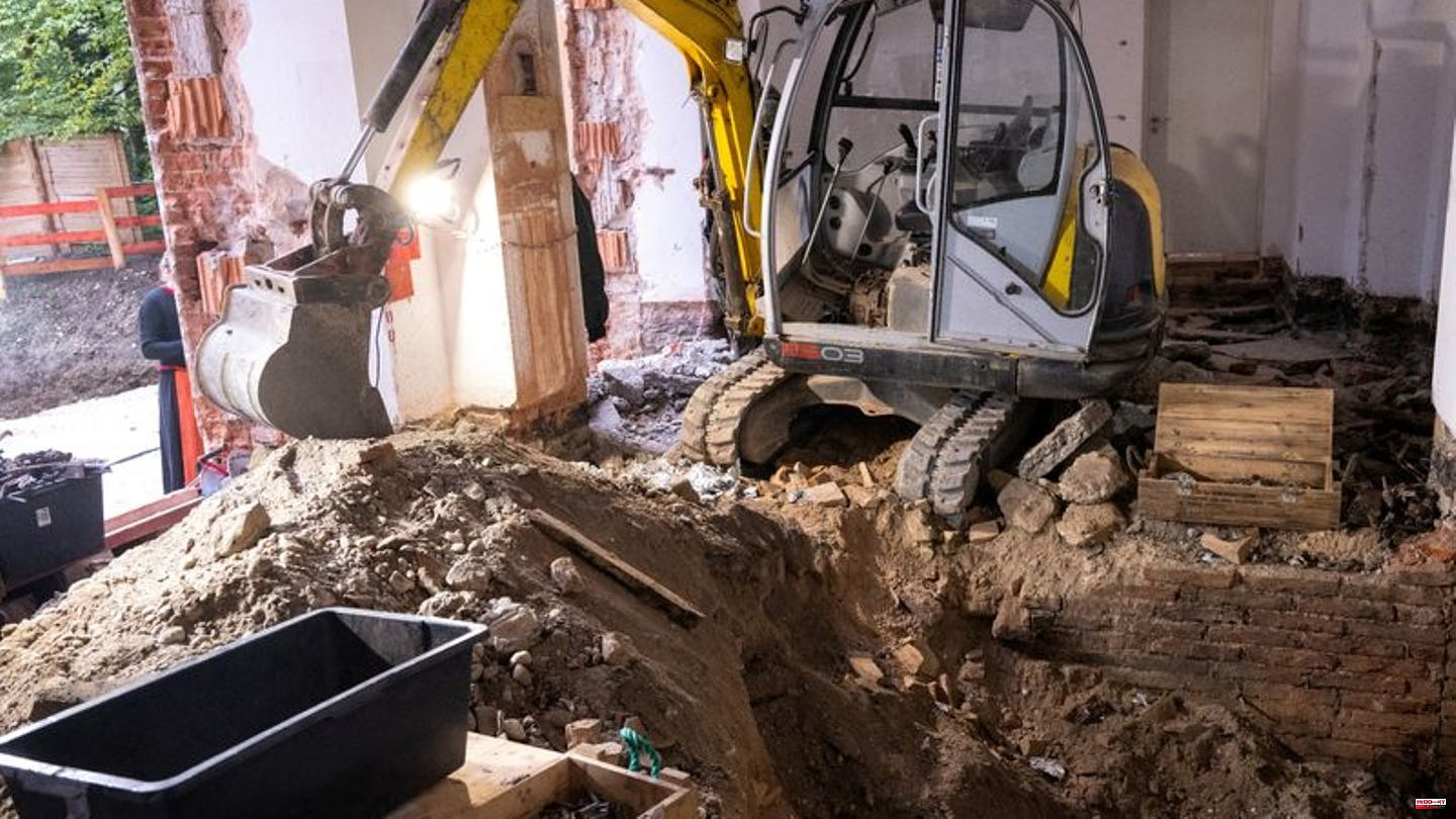 Construction work in Munich: excavator driver finds old weapons and ammunition in the state parliament