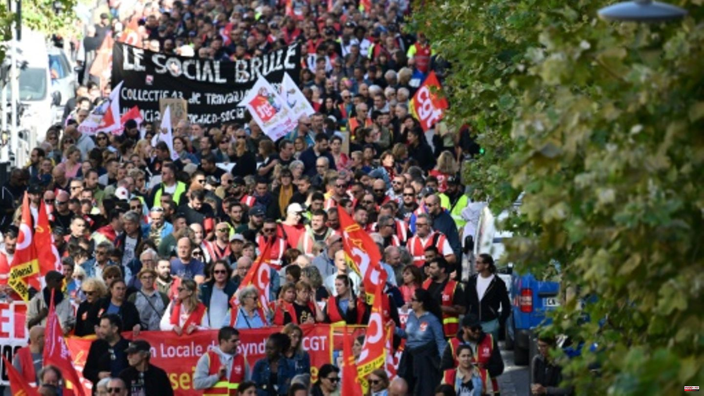 Tens of thousands of French demonstrate against planned pension reform