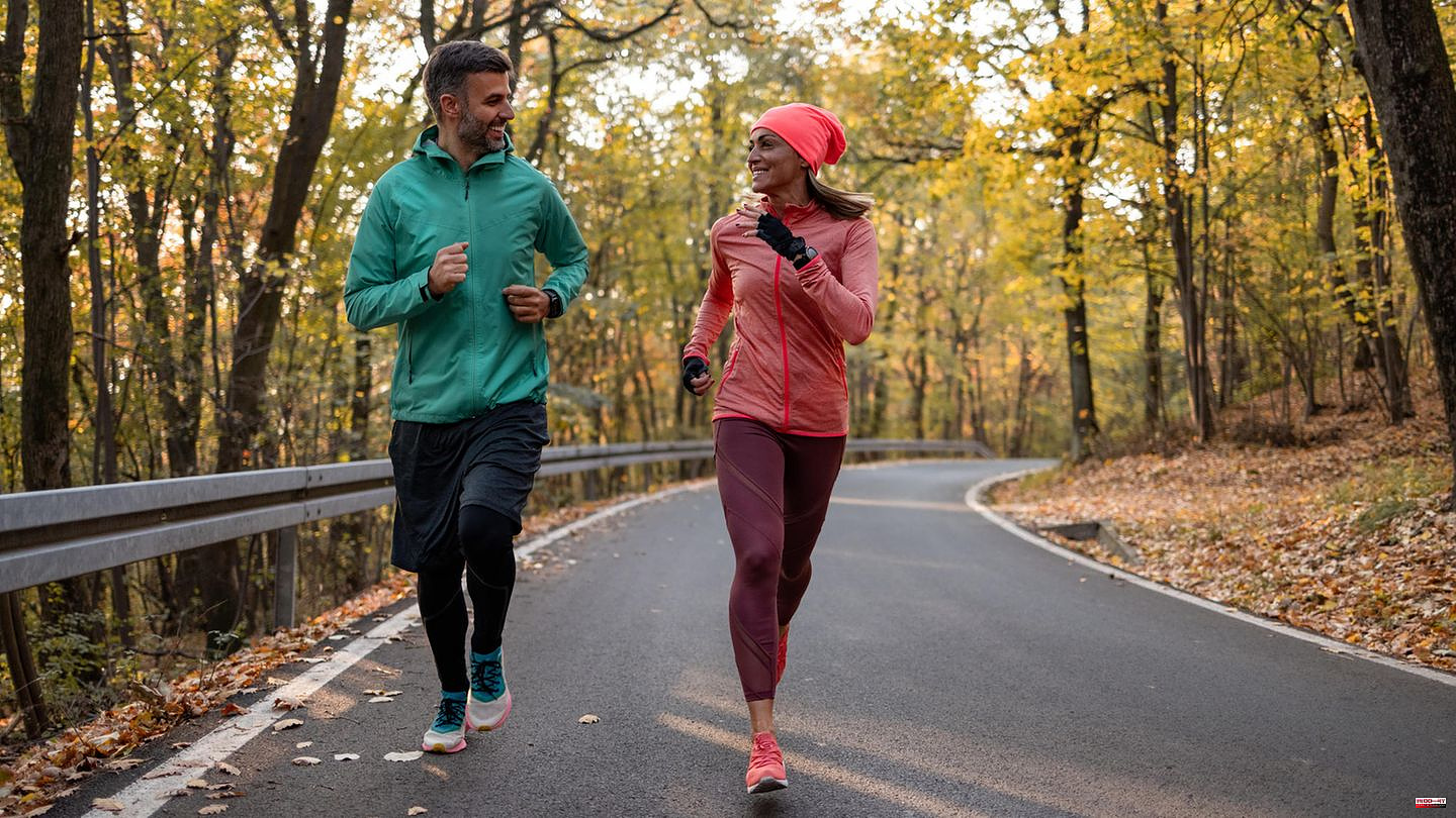 Outdoor sports: running clothes for autumn: these are the most important features