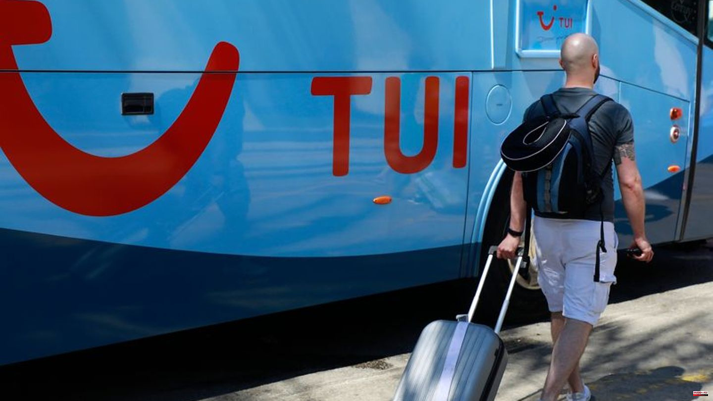 Employment: Home office: 800 temporary Tui employees abroad