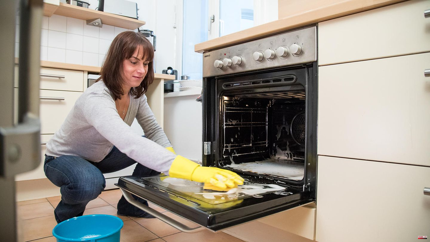 Kitchen tips: Clean the oven: the most helpful home remedies at a glance