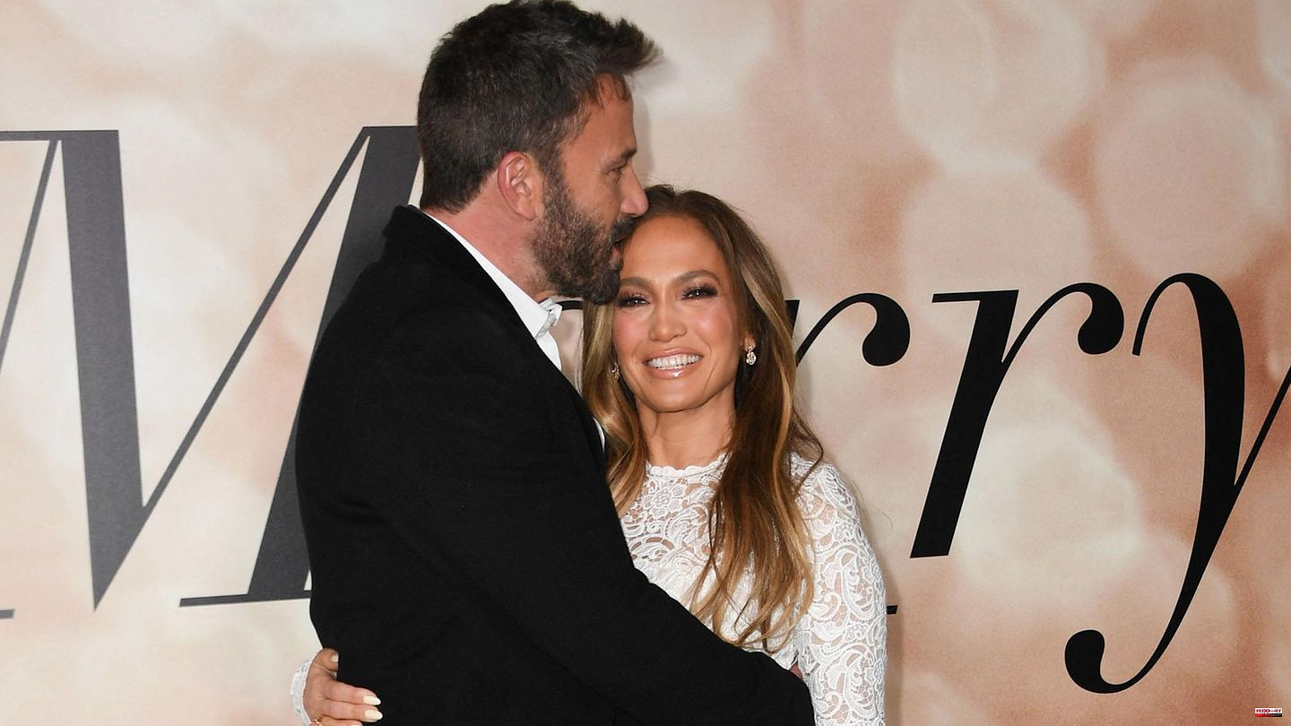 Singer reveals new details: Nasty gastrointestinal virus: Ben Affleck and Jennifer Lopez feared for their wedding