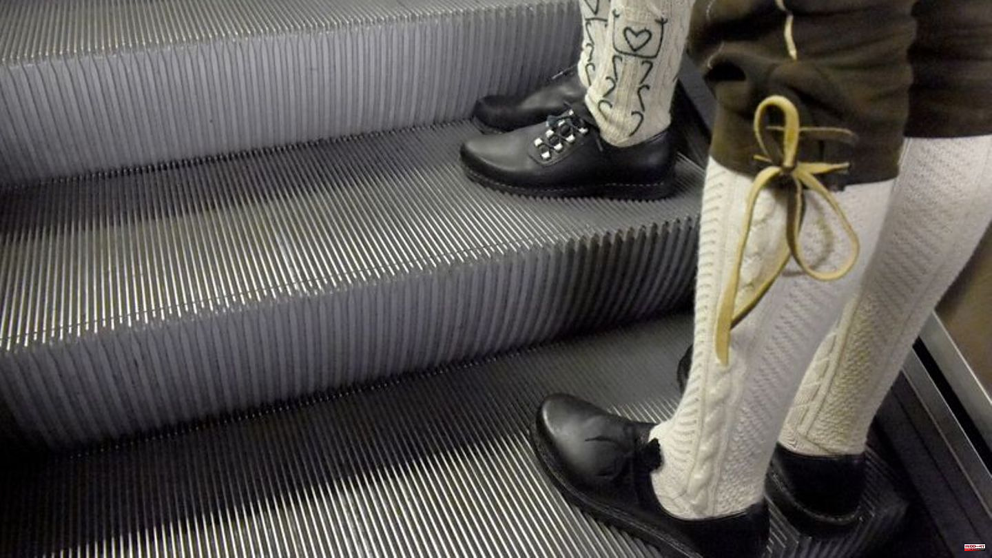 Customs: speed, escalator! Subway switches to Oktoberfest mode