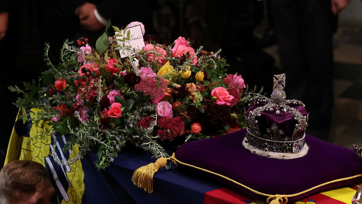 Funeral service for Elizabeth II: who wrote the lines? Letter on the Queen's coffin is a mystery