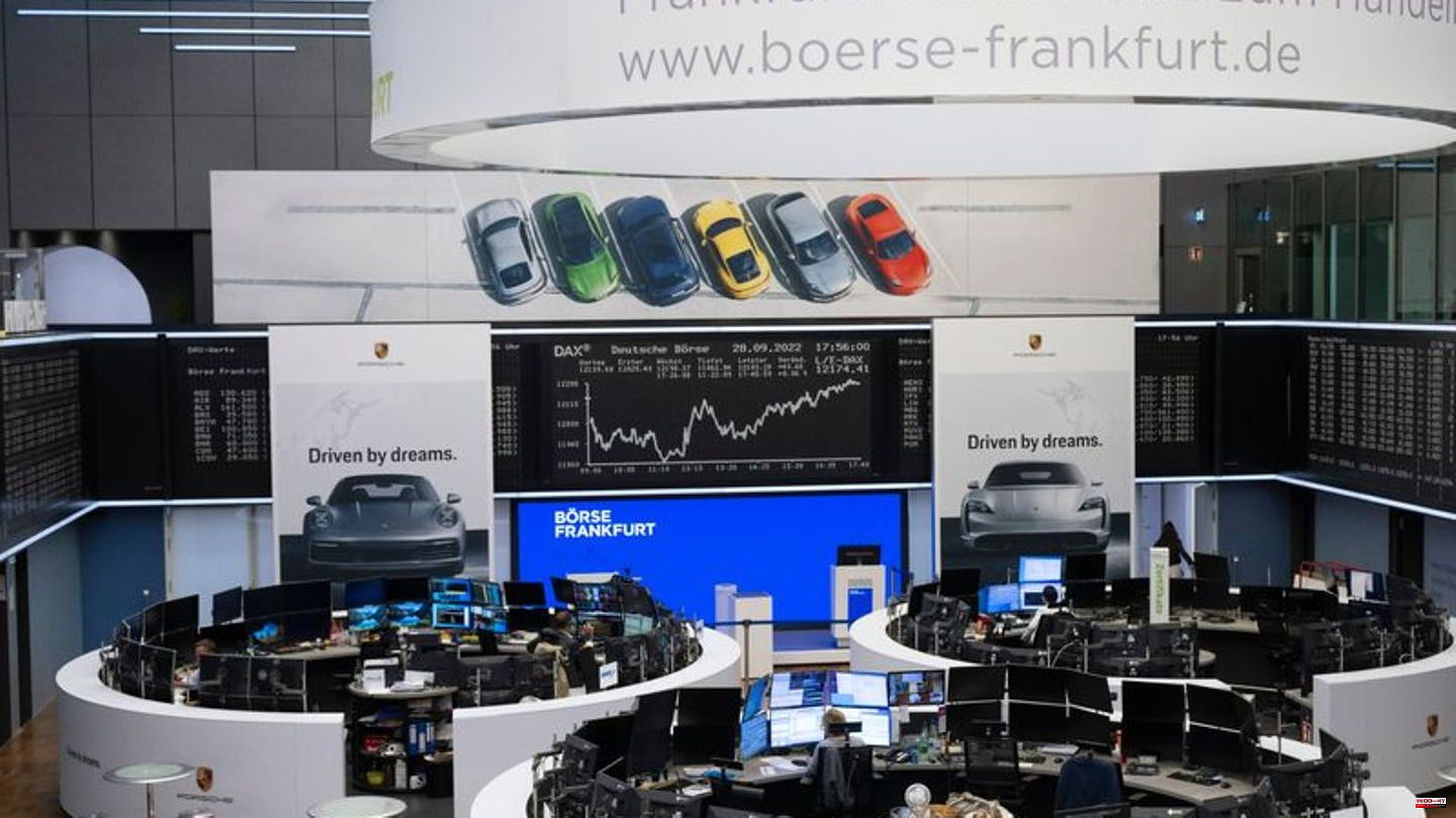 Start of trading: Porsche IPO brings in 9.4 billion euros