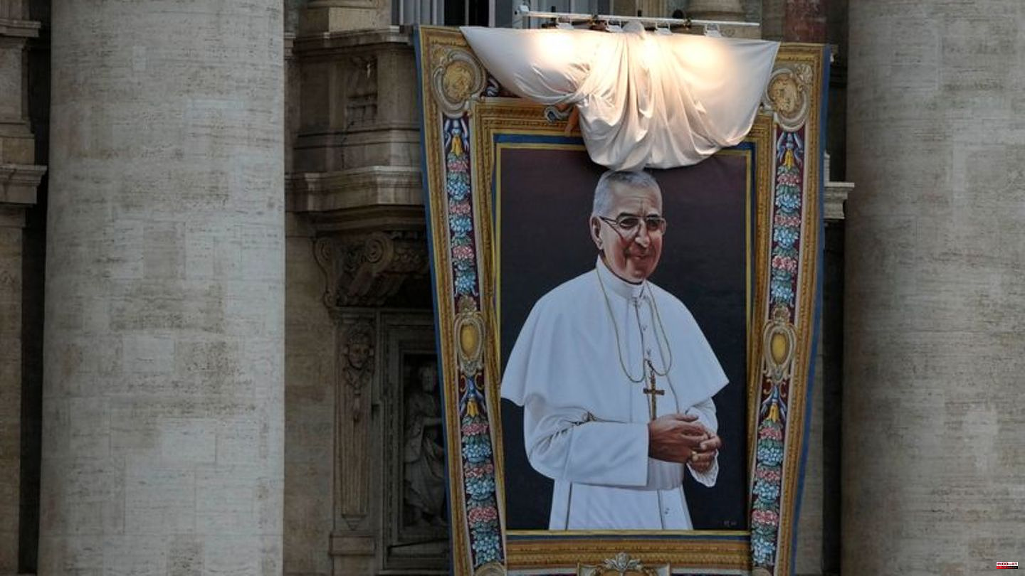 Vatican: Pope Francis beatifies John Paul I