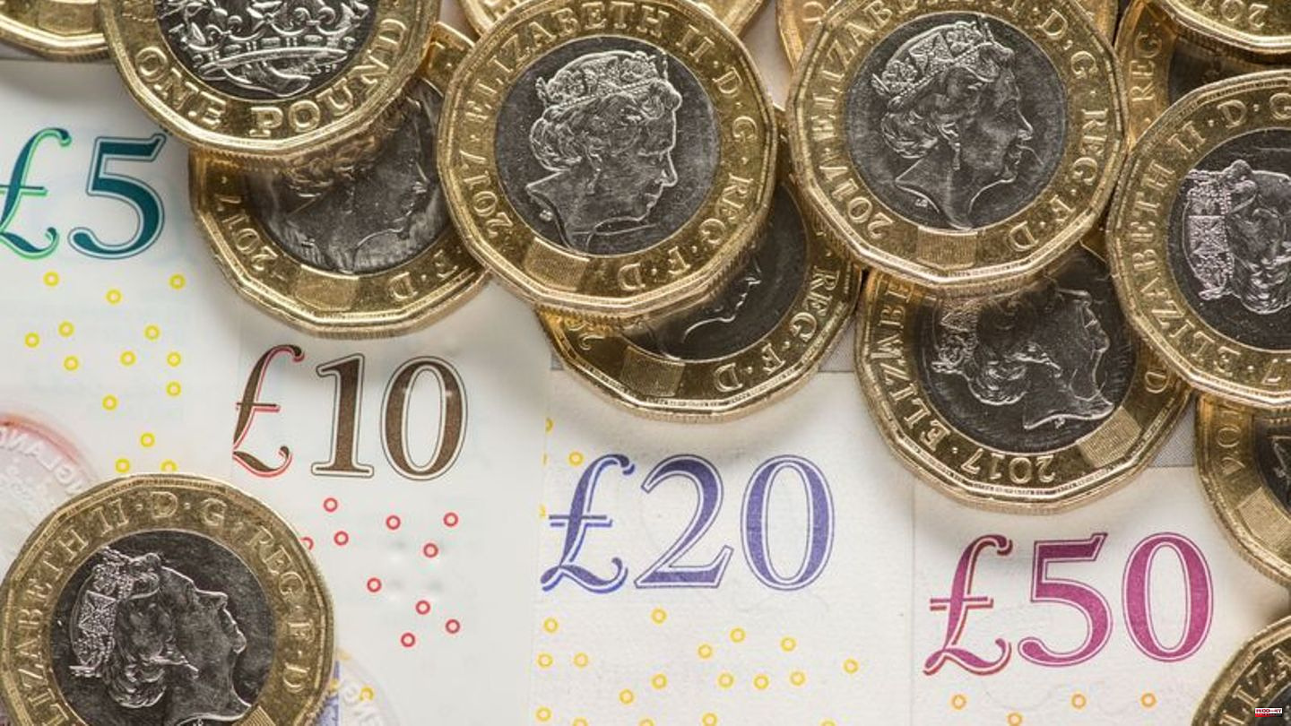 Currency: British pound falls to record low