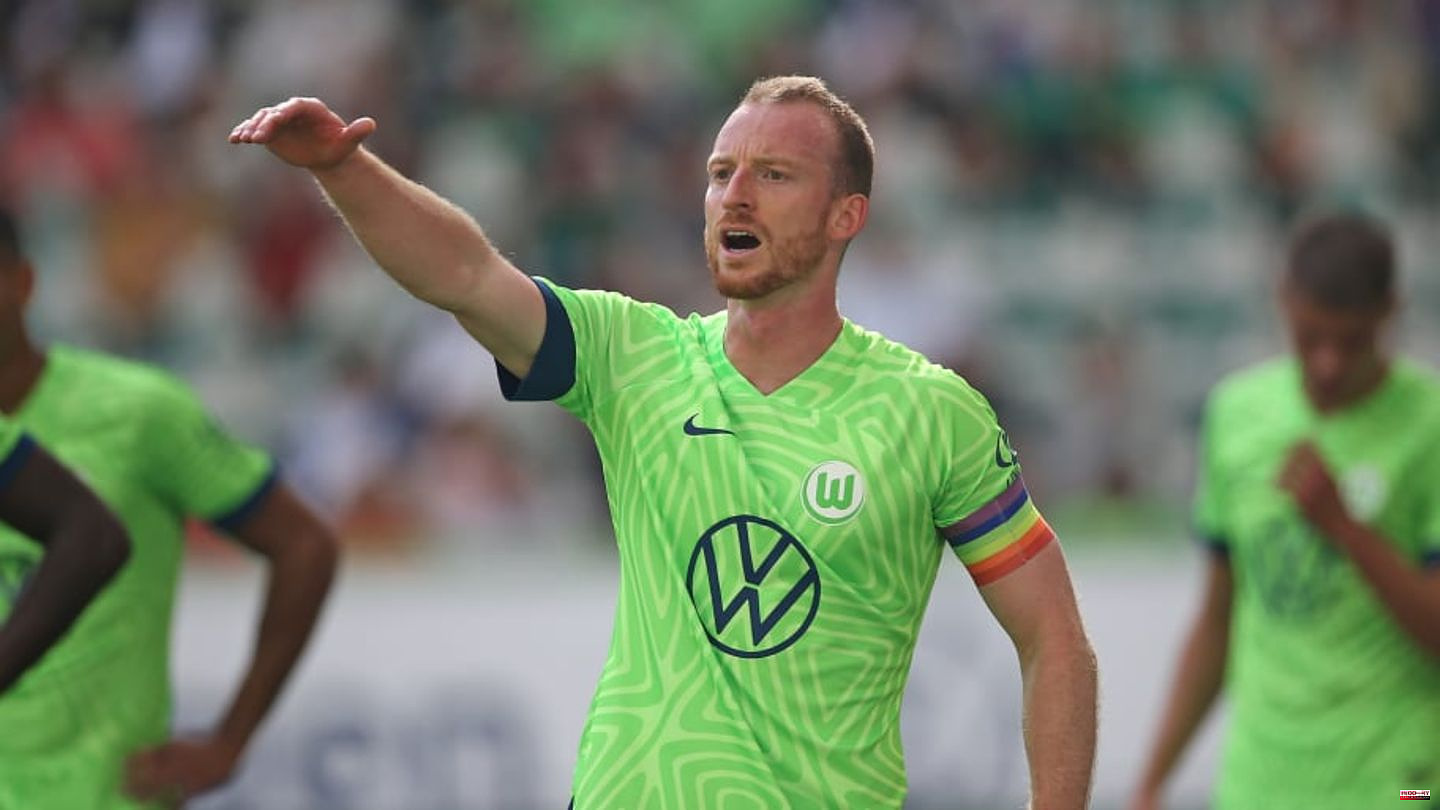 Wolfsburg captain Arnold strengthens against Kruse