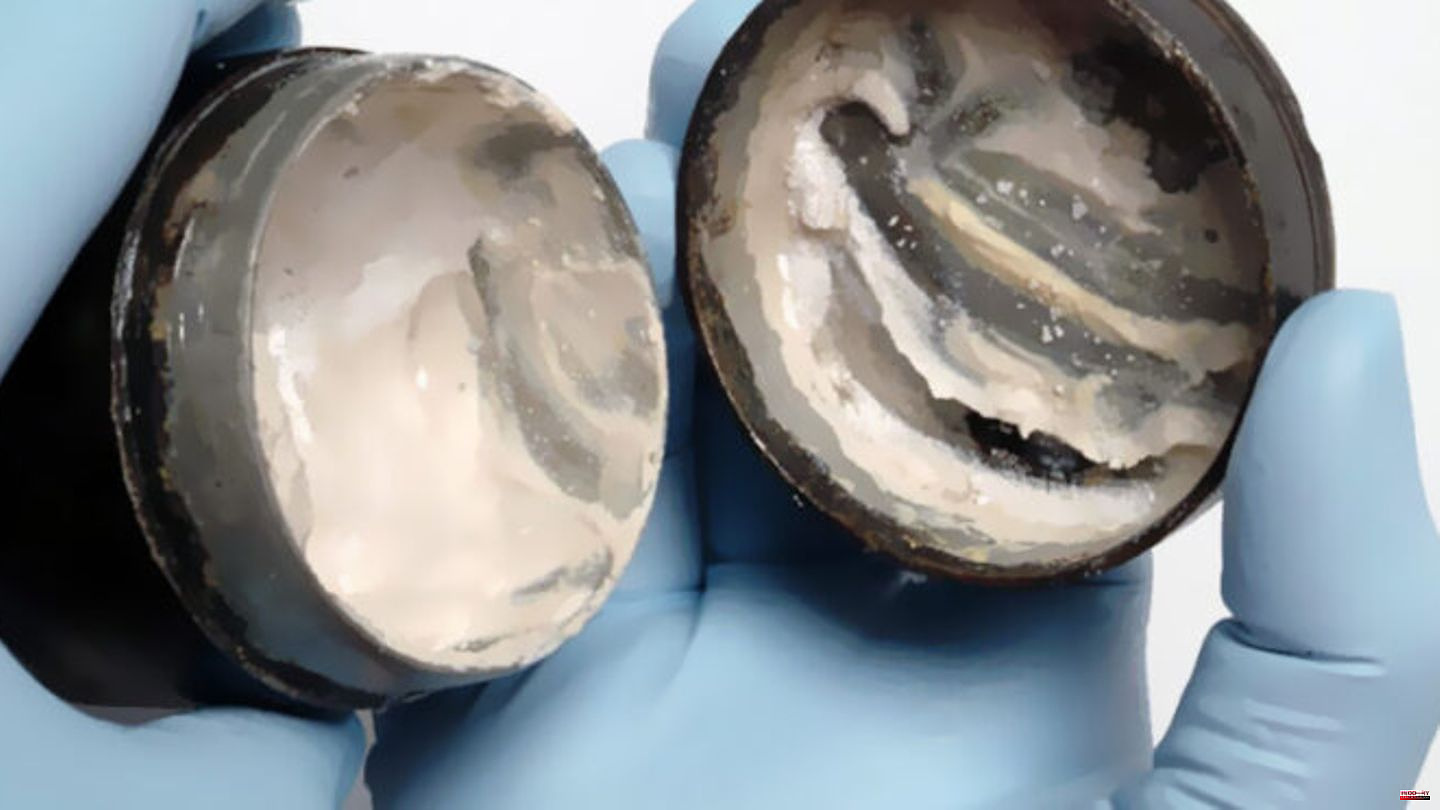 Archaeology: Britain: 2000-year-old face cream reconstructed by scientists