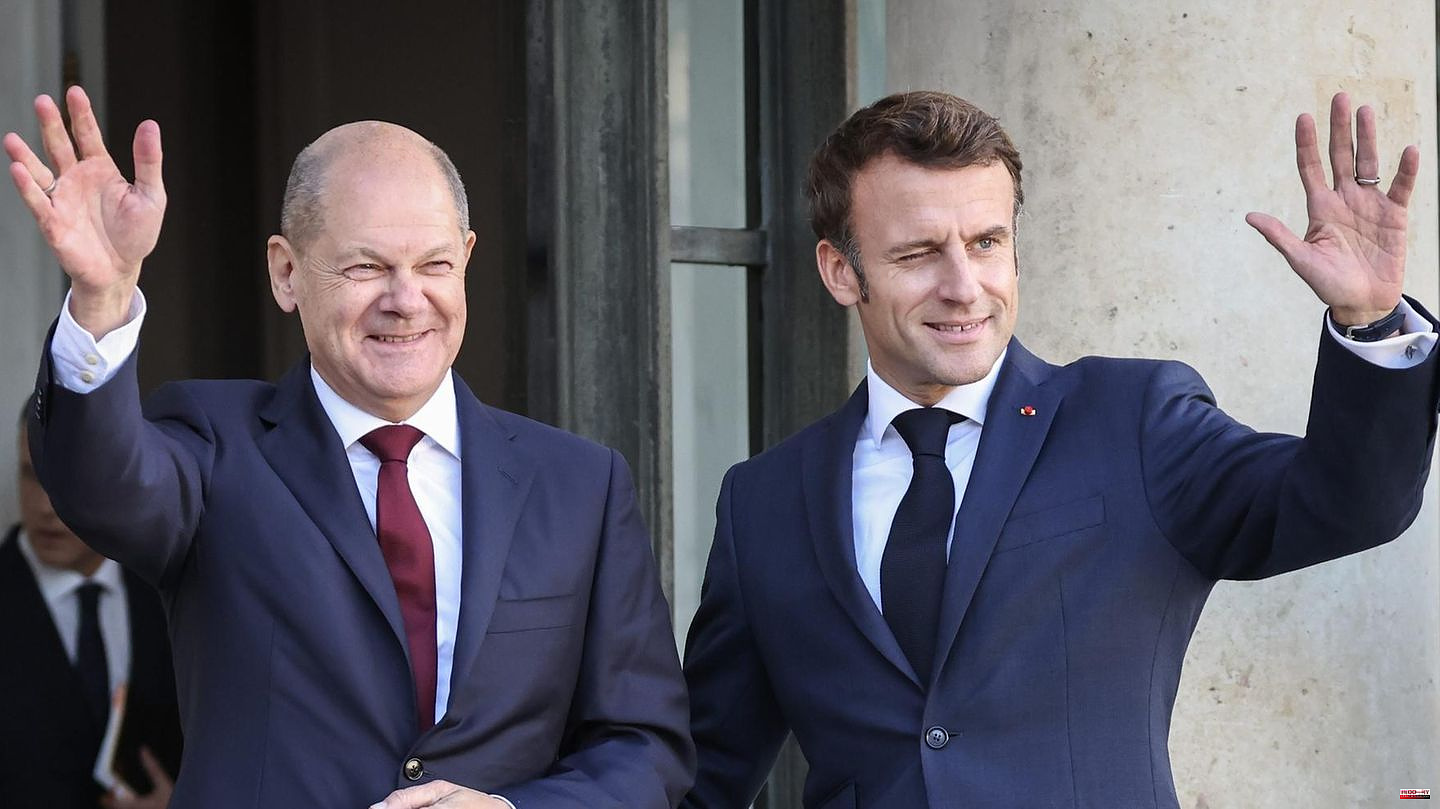 The Chancellor in Paris: Olaf and Emmanuel: Darling, let's start again