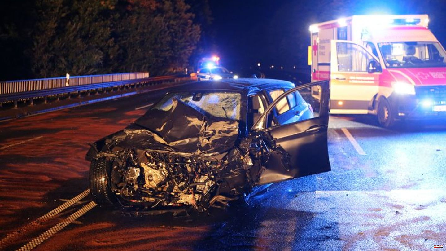 Accidents: cars collide - dead and seriously injured