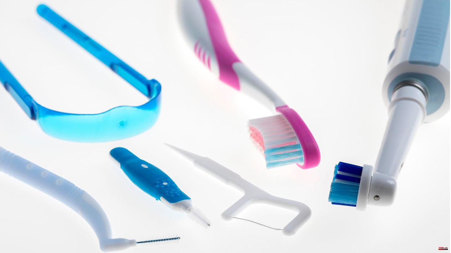 Dental care: Electric toothbrush, oil pulling and tongue scraper: How best to clean your teeth