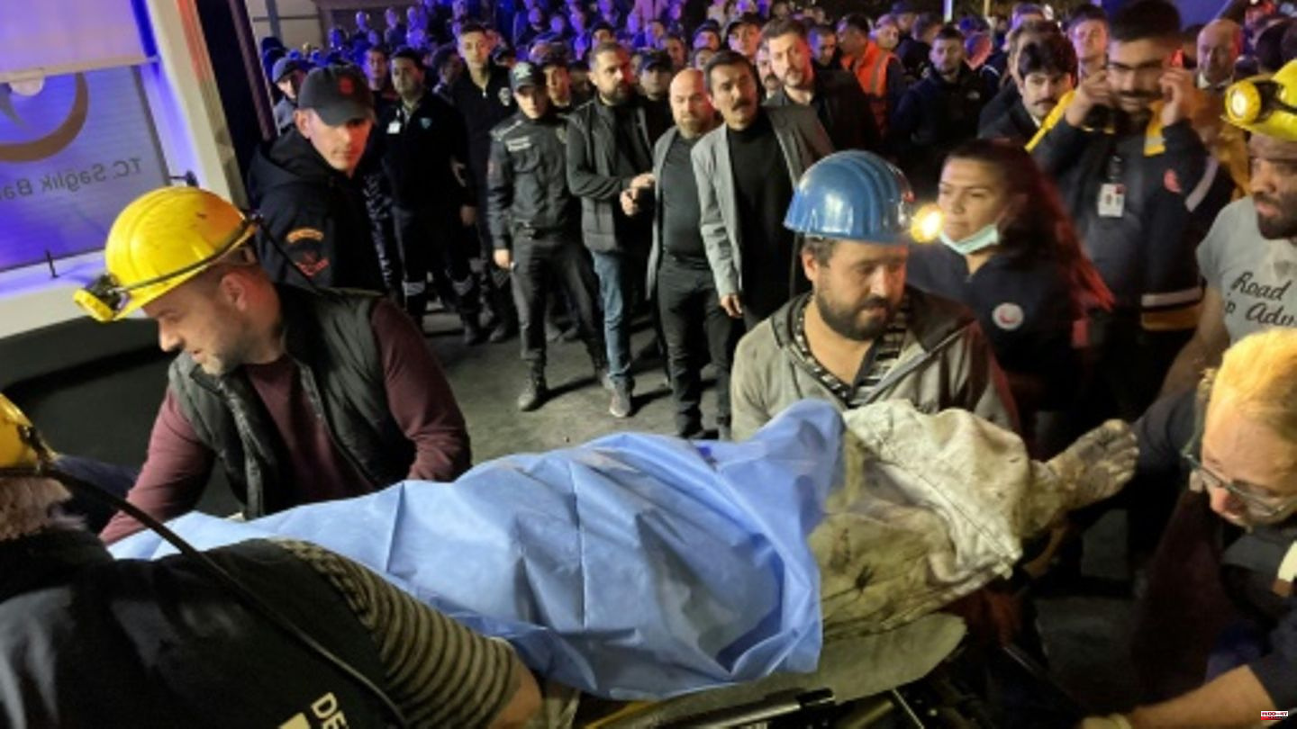 Death toll rises to 25 after explosion in Turkish mine