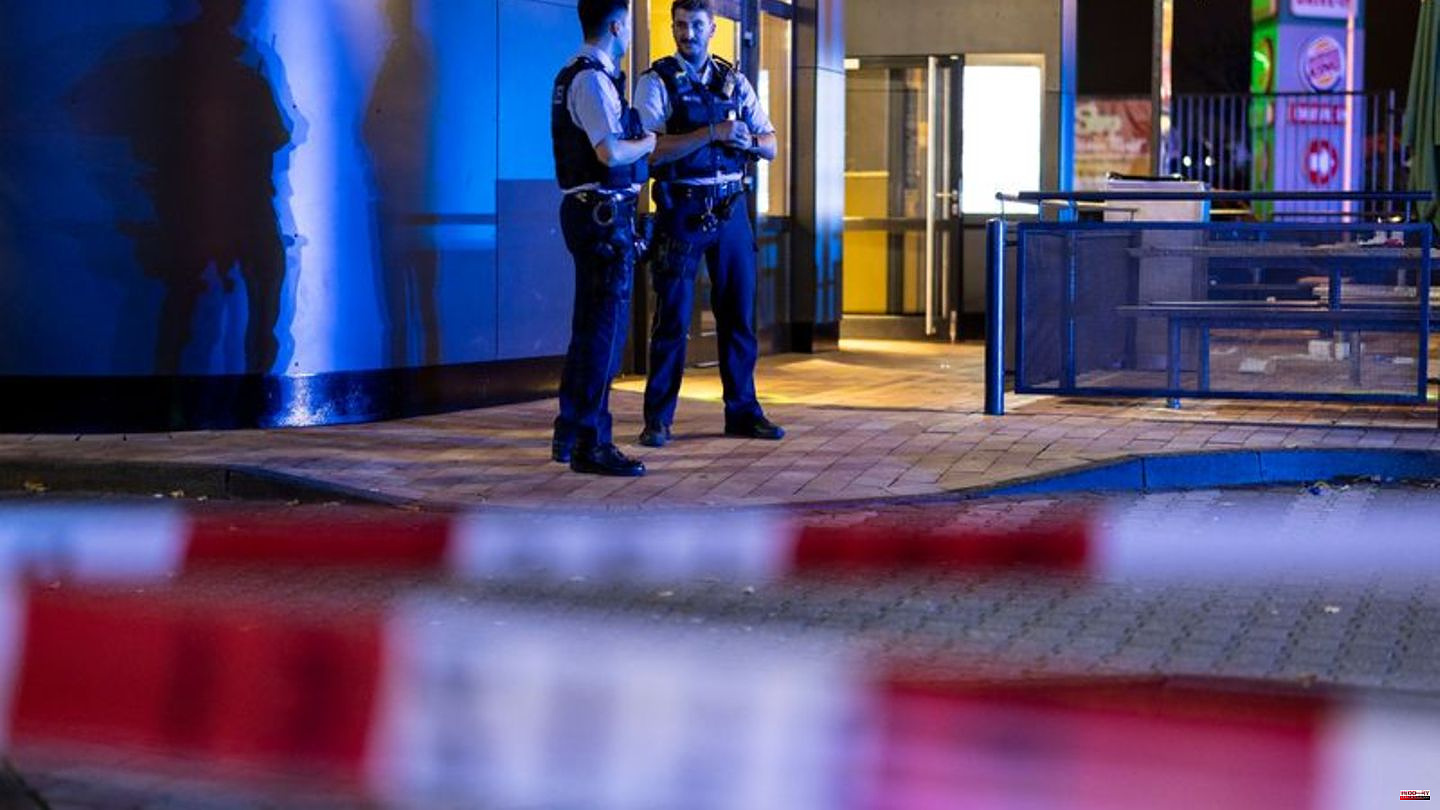 NRW: Three injured in shots in front of a fast food restaurant