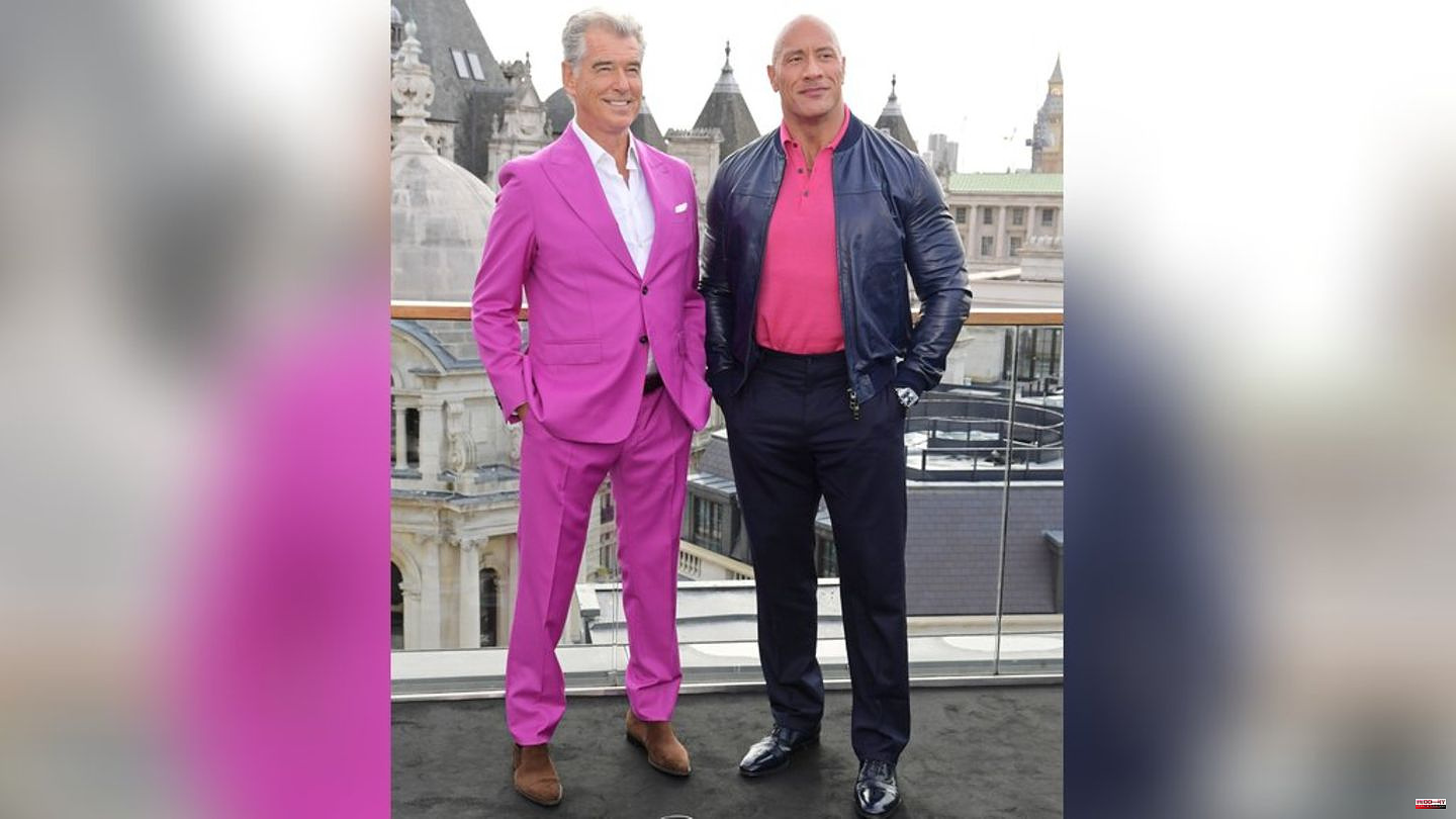 Pierce Brosnan: He looks great in a pink suit