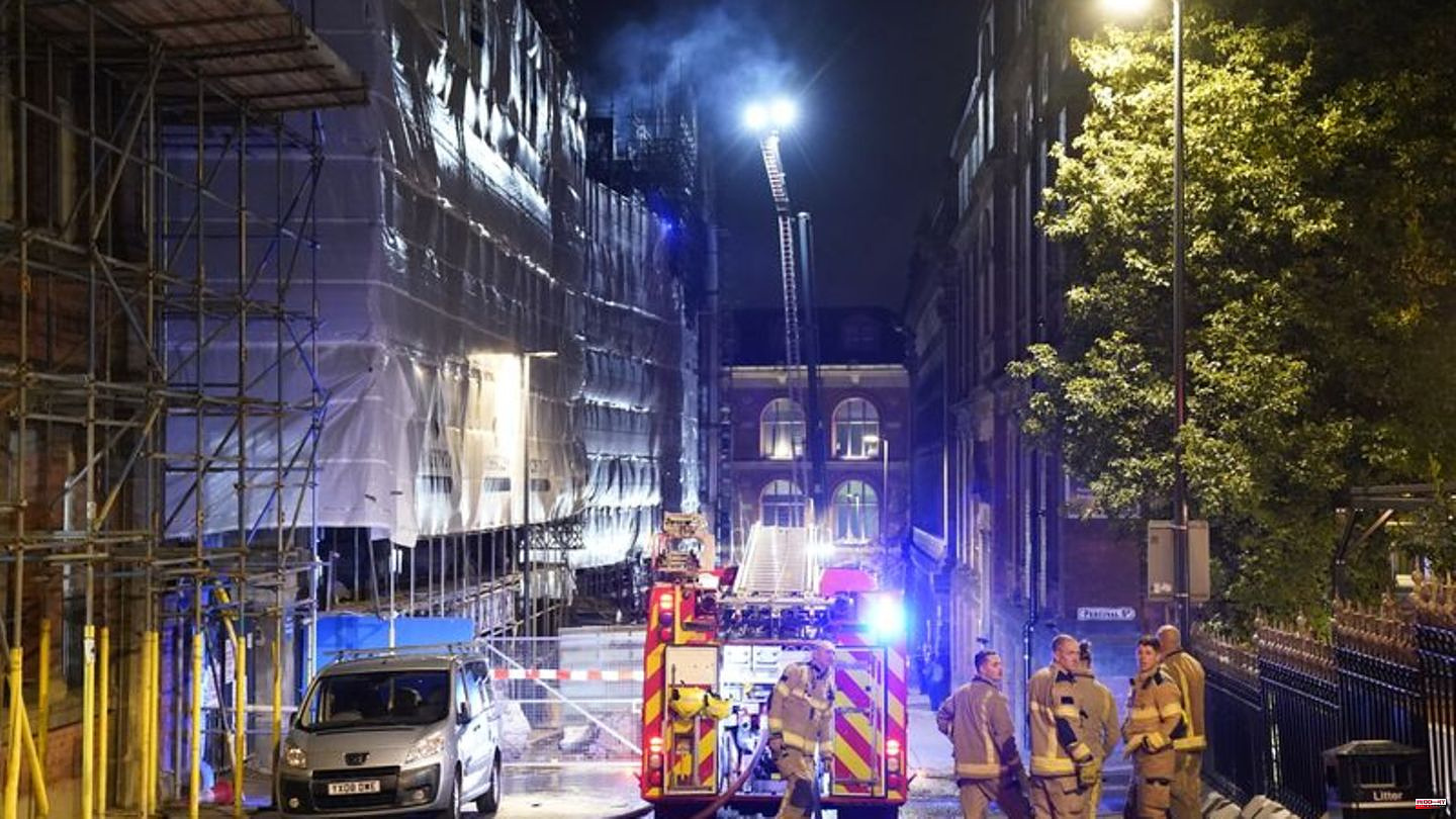 UK: Tower block in central Leeds on fire
