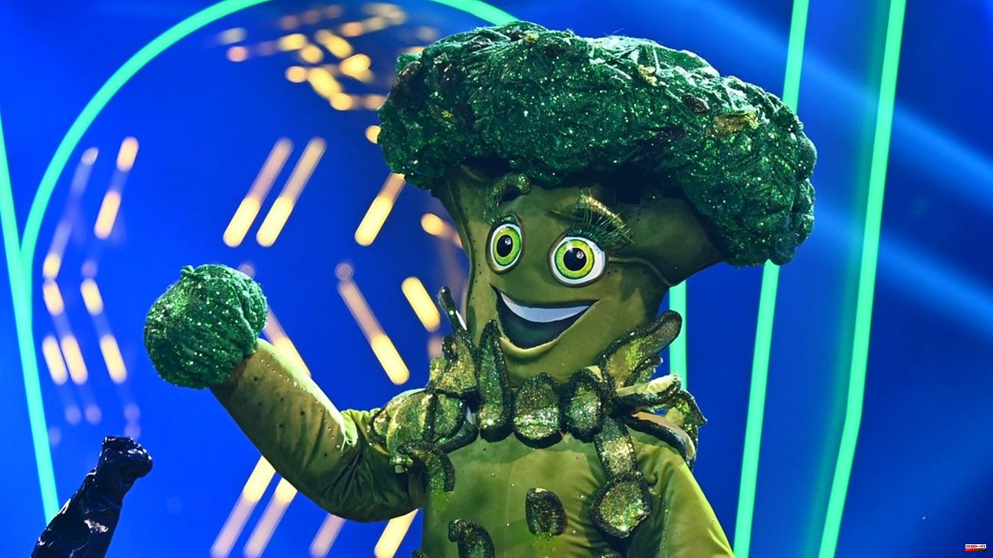 "The Masked Singer": Broccoli takes off his mask first