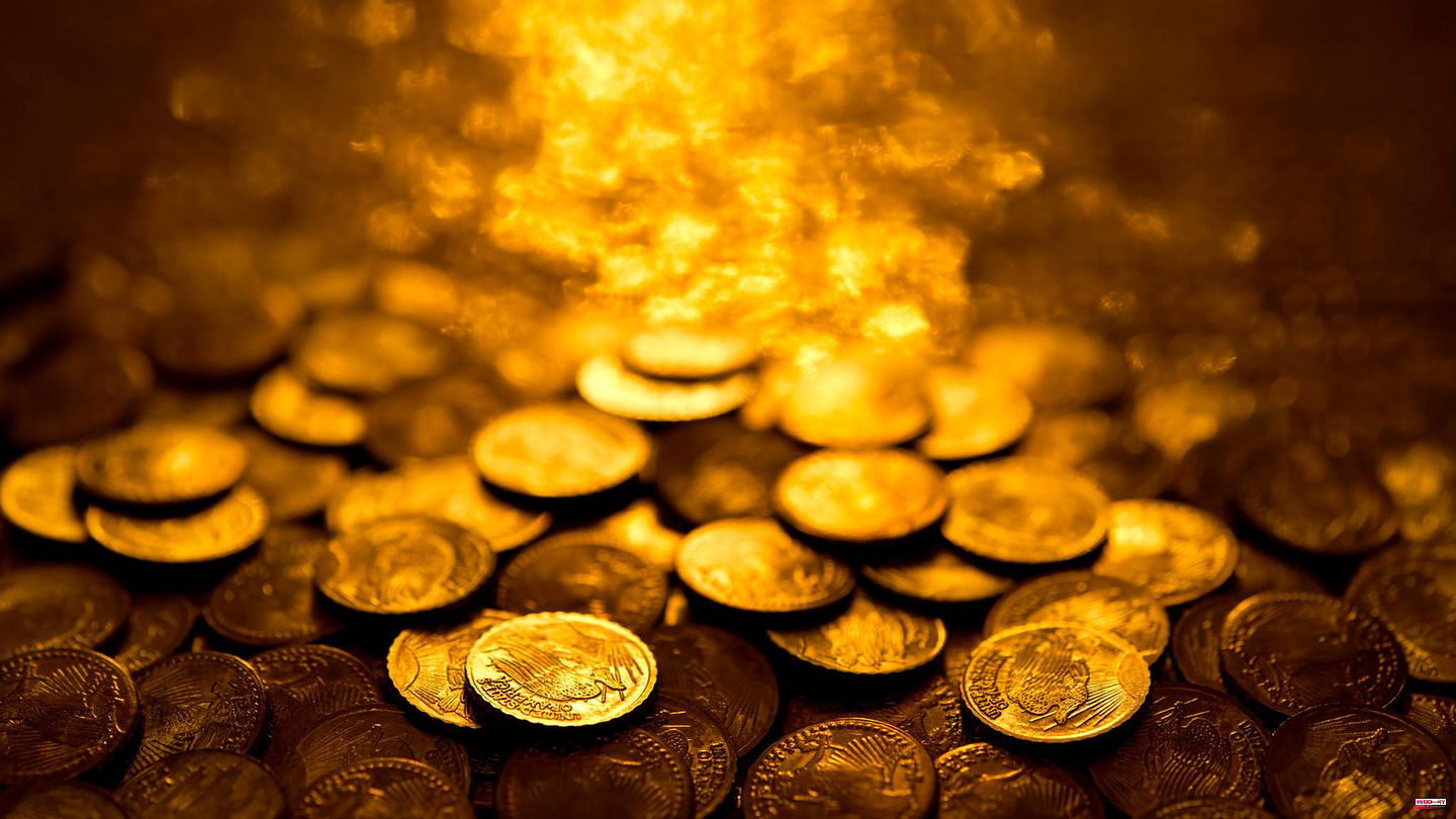UK: 17th-century gold coins found under kitchen floor - couple awarded £745,000