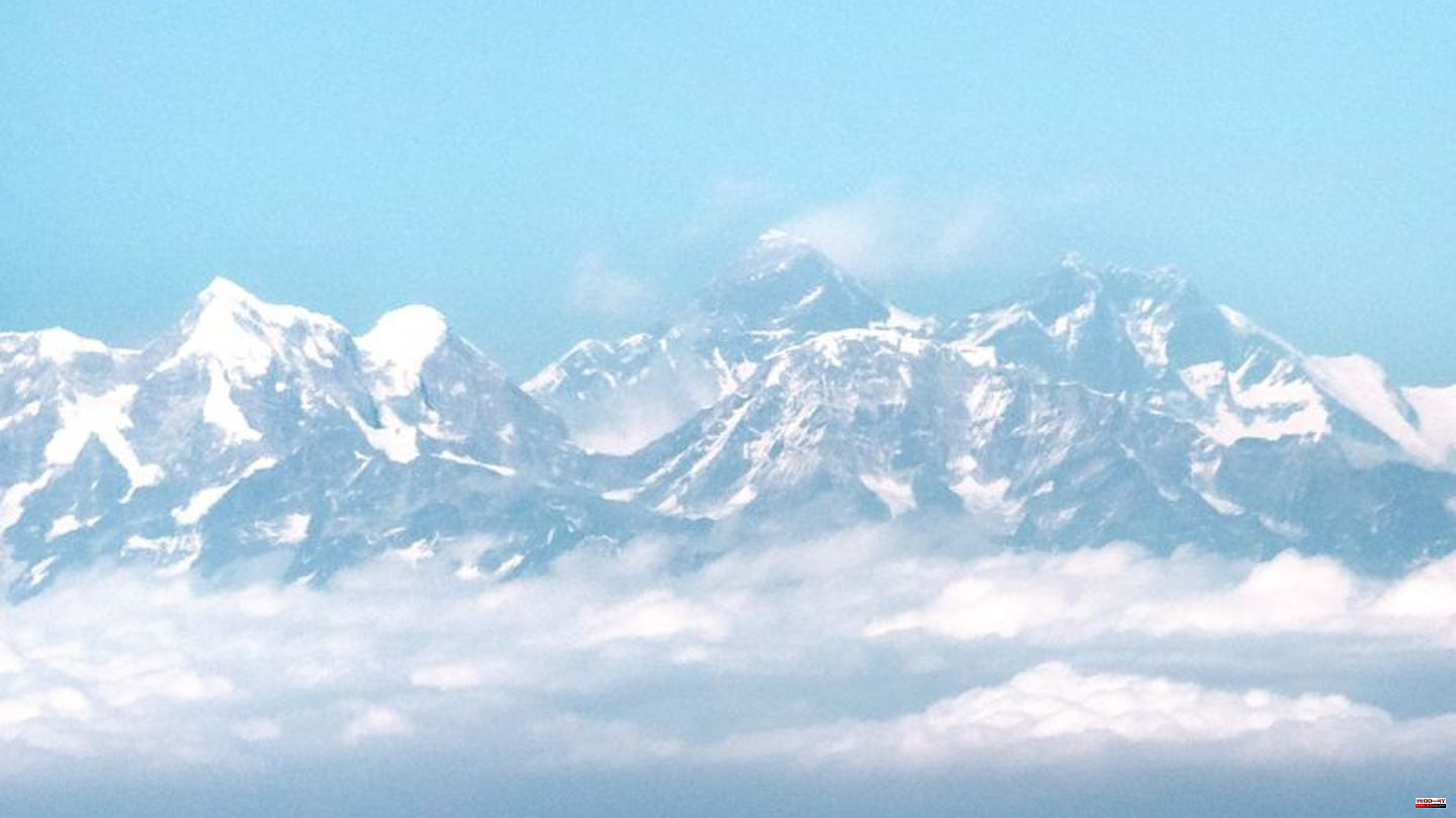 Emergencies: Avalanche accident in the Himalayas: at least 26 climbers dead