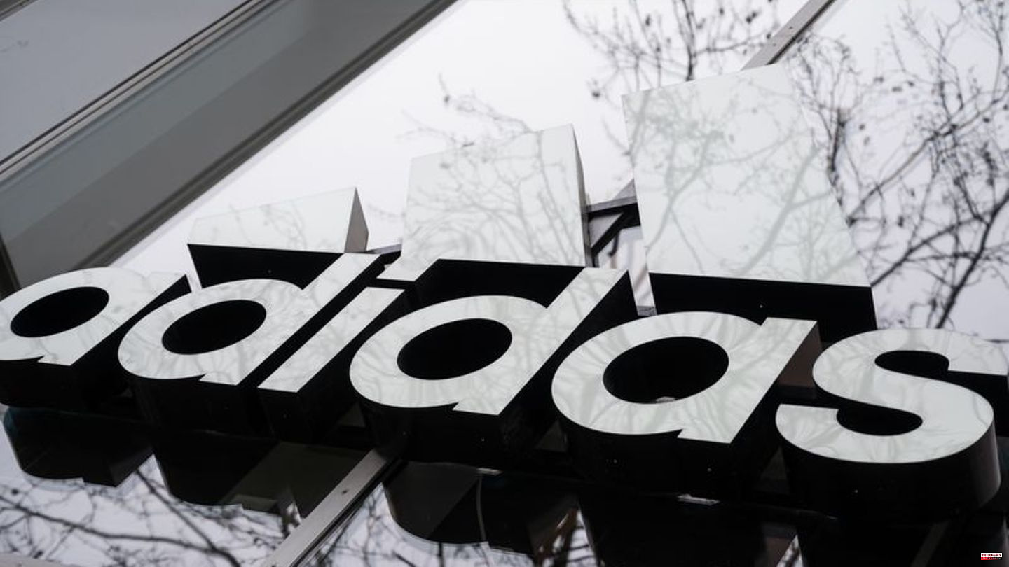 Clothing: Adidas cuts forecast again: share falls to multi-year low