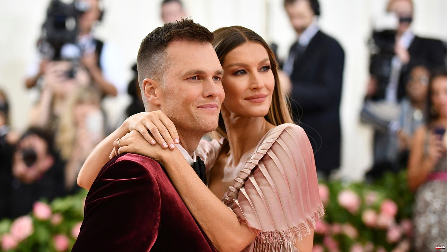 Marriage off with NFL star ?: Tom Brady and Gisele Bundchen are said to have hired divorce lawyers