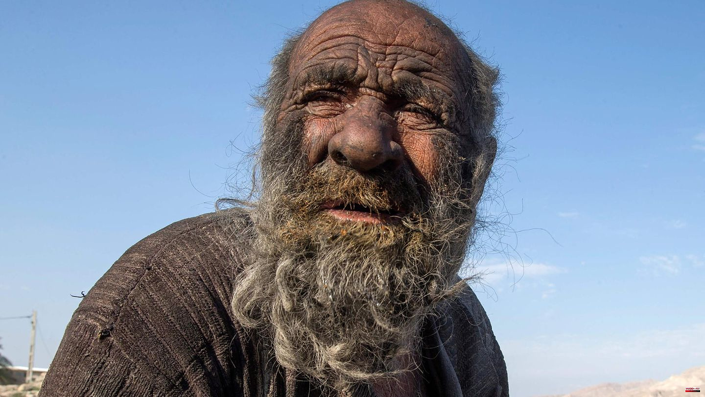 Iran: "Dirtiest man alive" dies at 94 - not long after his first bath