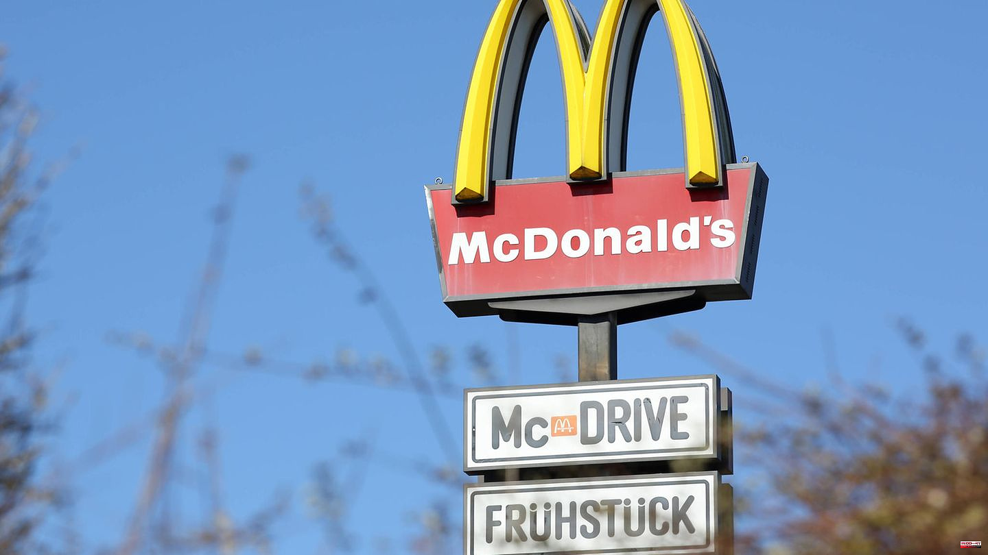 Baden-Württemberg: Bus gets stuck in McDonald's Drive-In