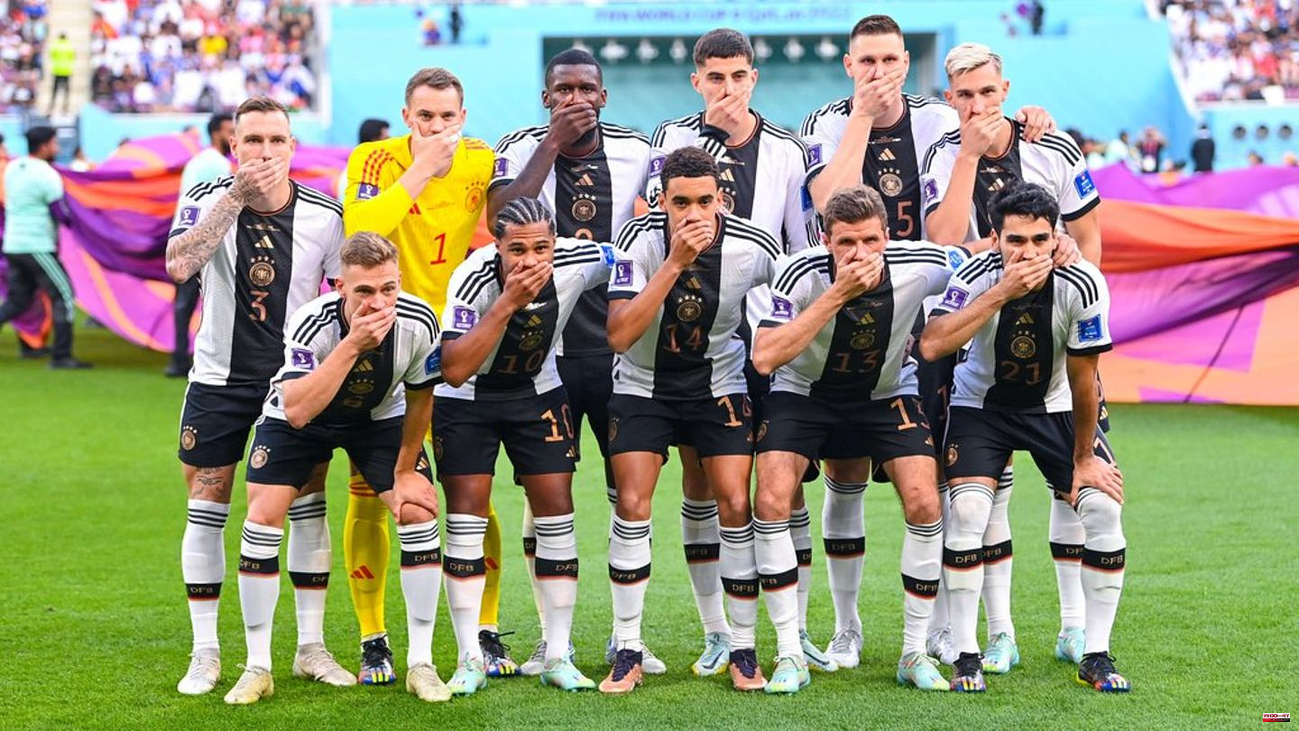 The DFB team is still setting an example: team photo with a muzzle gesture