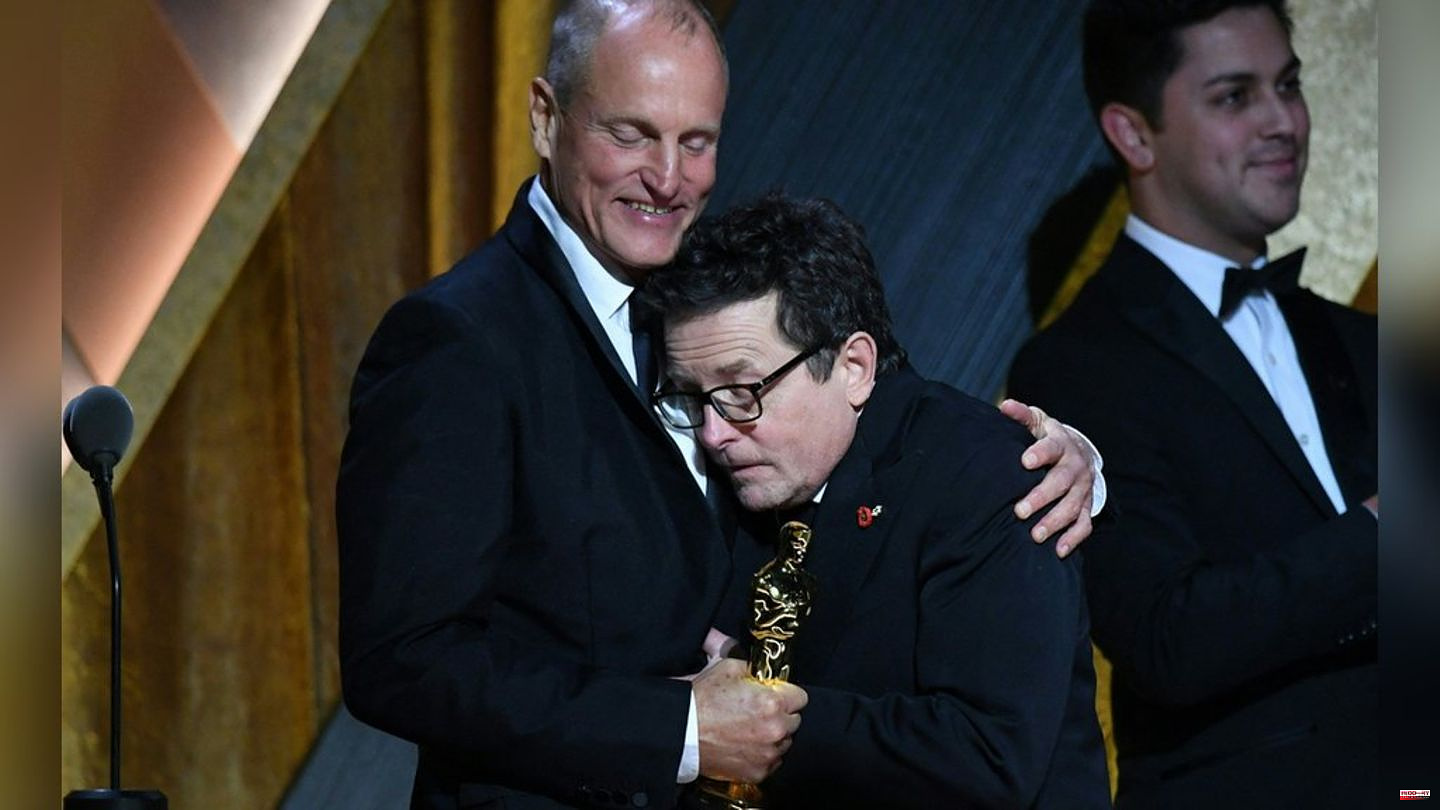 Michael J. Fox: Woody Harrelson presents him with an honorary Oscar