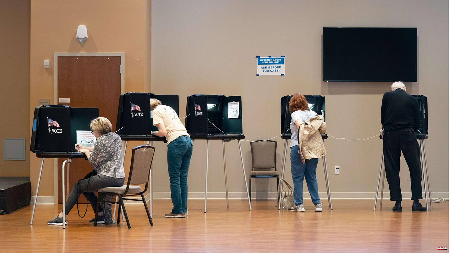 US midterm elections: Some technical problems: voting extended in some polling stations