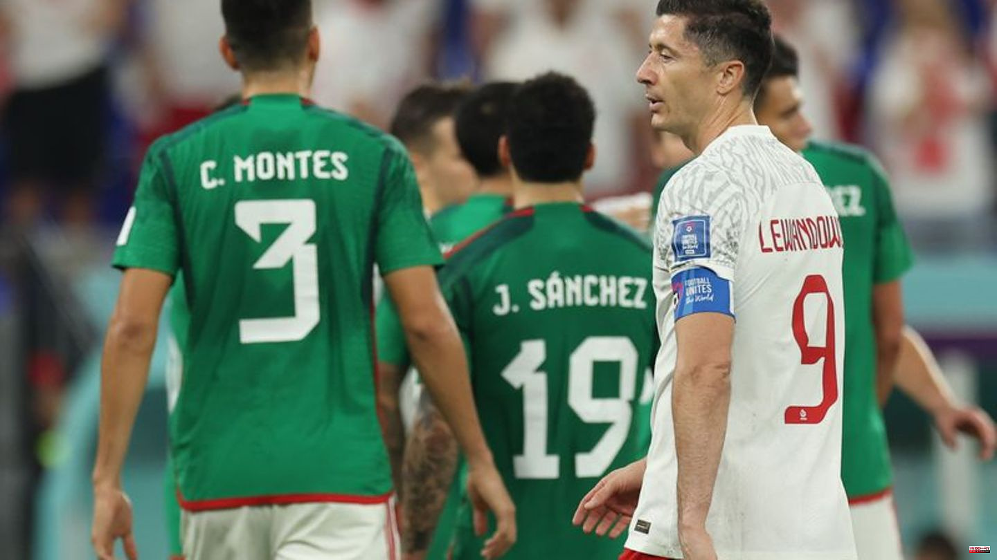 Football World Cup in Qatar: "Emotional" Lewandowski slips from the point - Mexico cheers