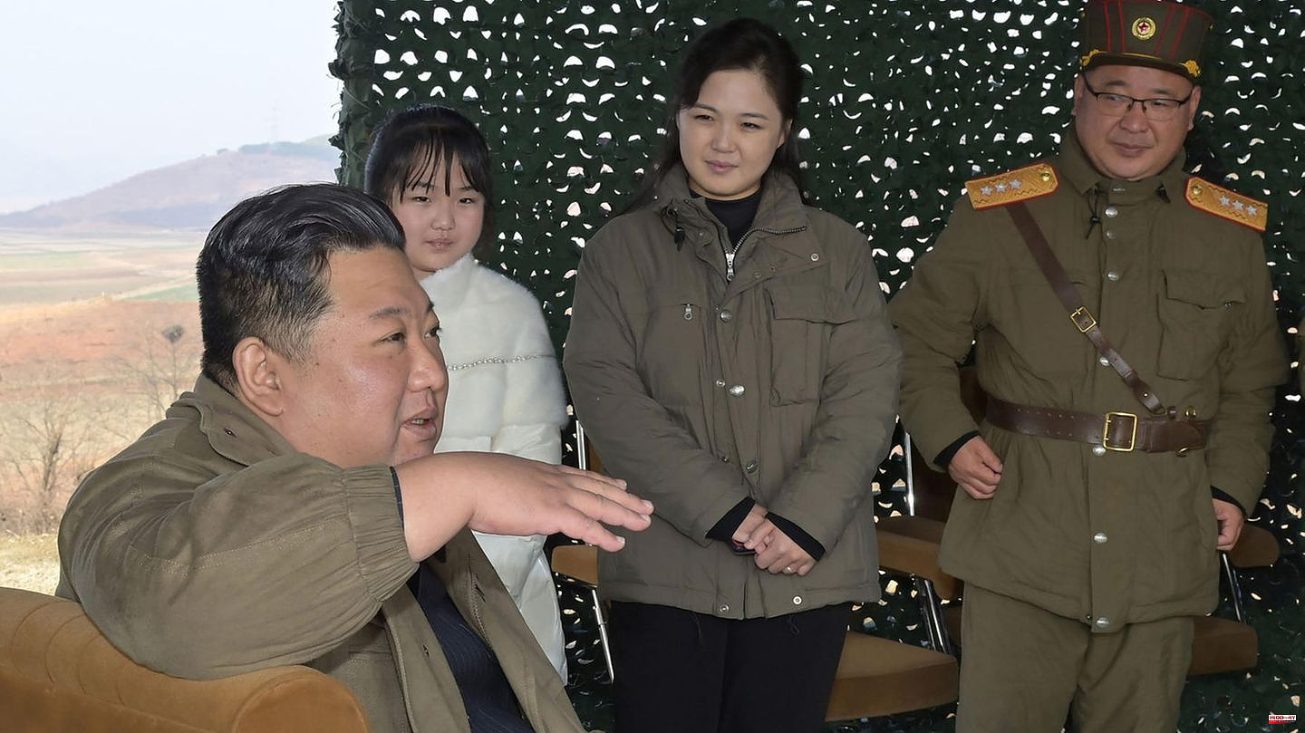 North Korea's rulers: family trip to the rocket launch: Kim Jong-un shows his daughter for the first time