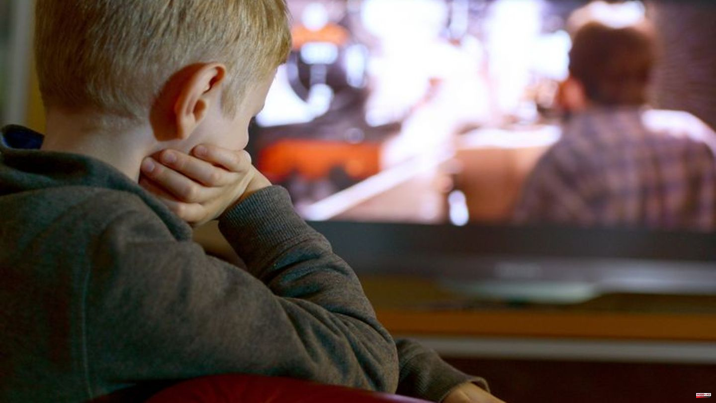 Media: TV beats mobile phones - when children consume media