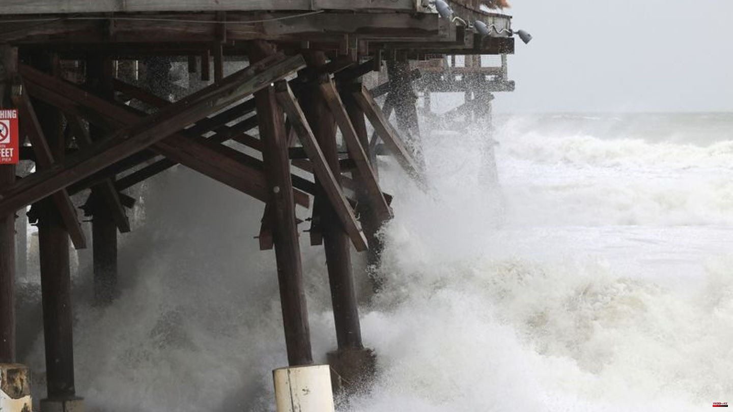 USA: Hurricane moves over Bahamas and Florida
