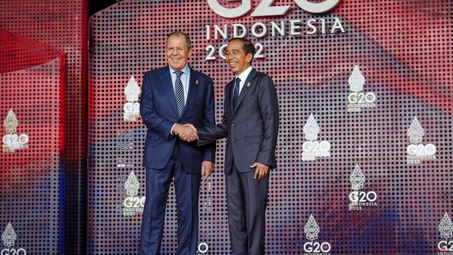 G20 summit in Bali: Russia's Foreign Minister Lavrov warmly welcomed