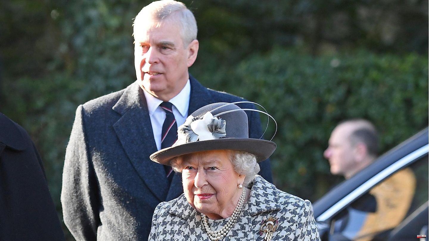 Biography reveals it: Just one word: This is how the Queen reacted to Prince Andrew's Epstein affair