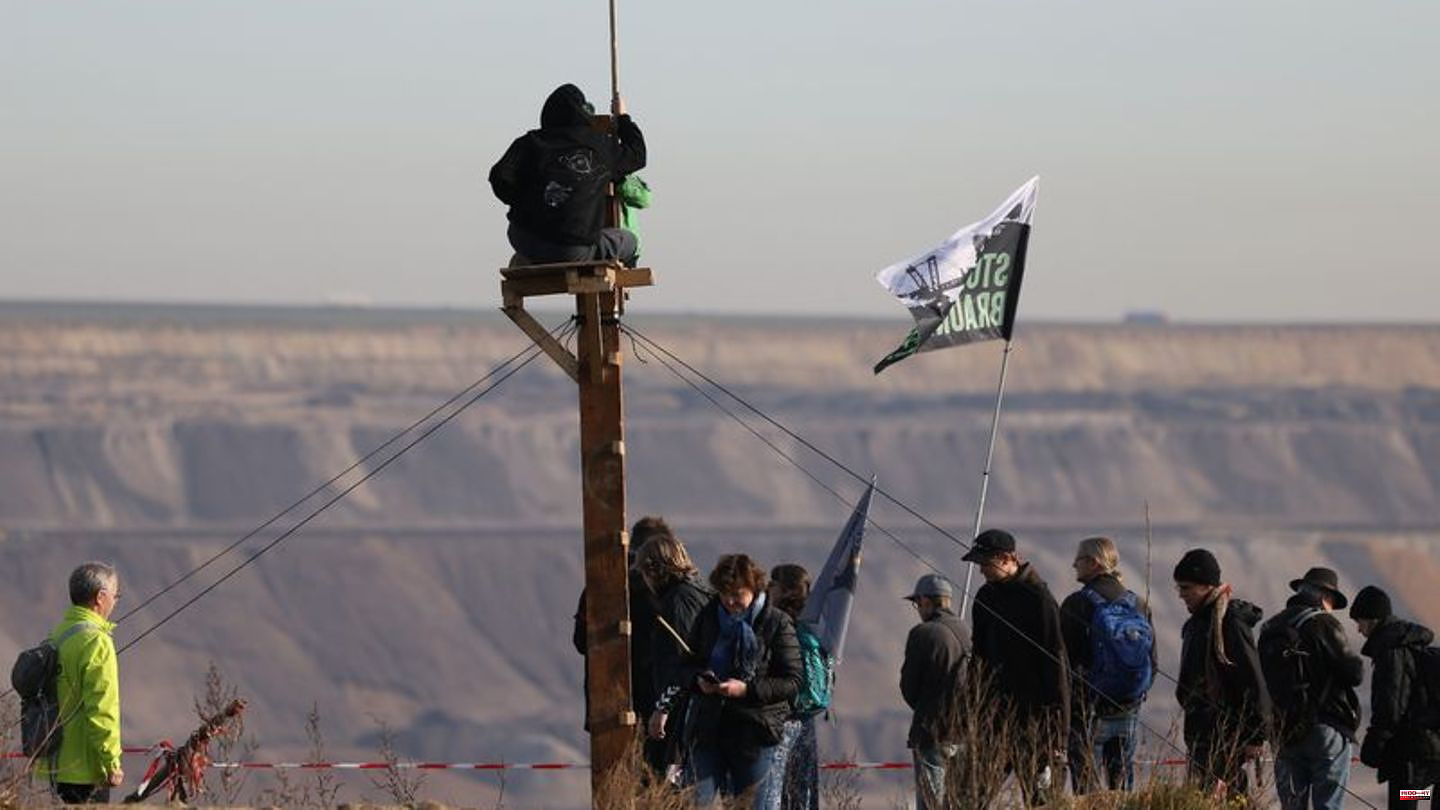 Climate crisis: "We all for Lützi" - demonstration at the Garzweiler opencast mine