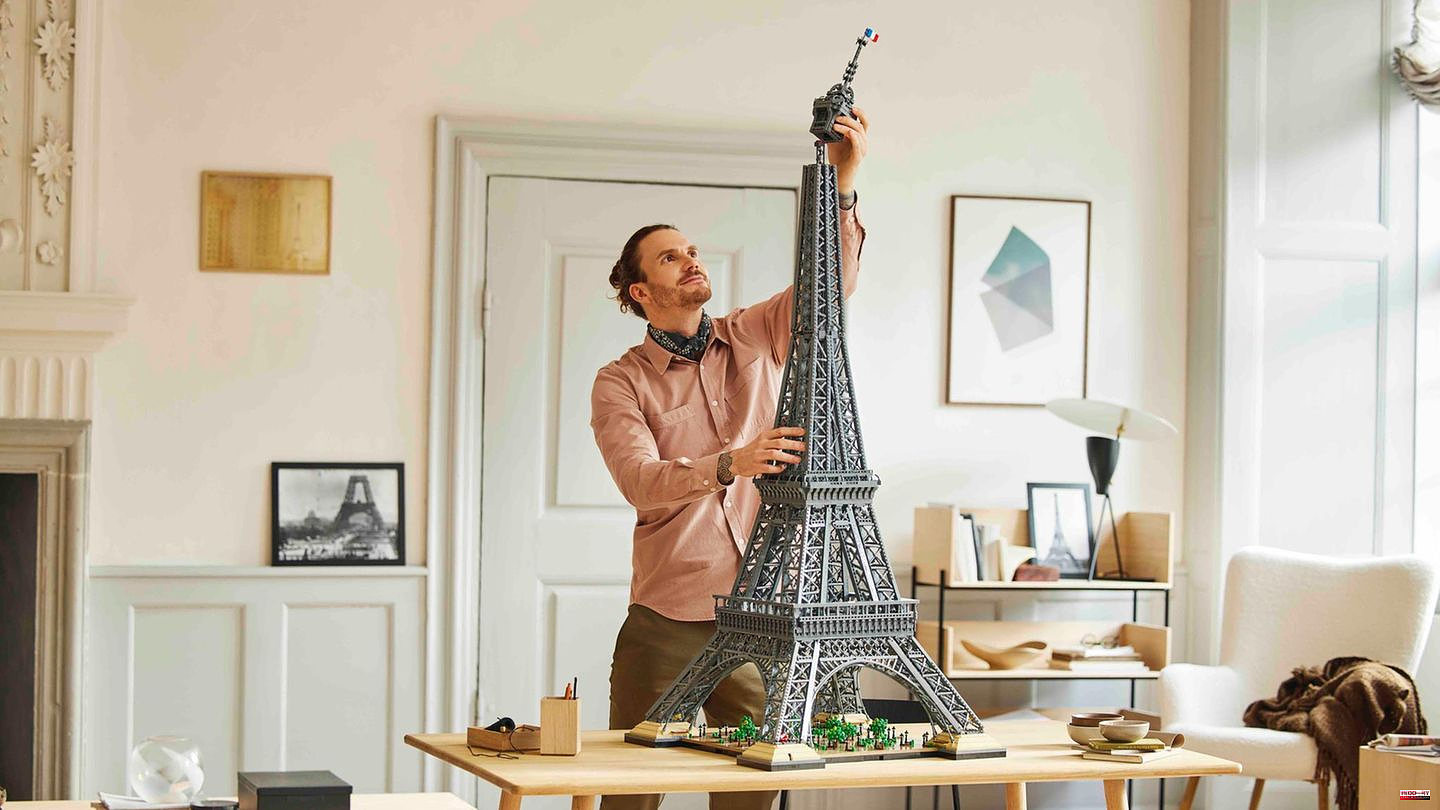 La dame de fer: Colossus made of clamping blocks: Lego presents maxi-miniature of the Eiffel Tower