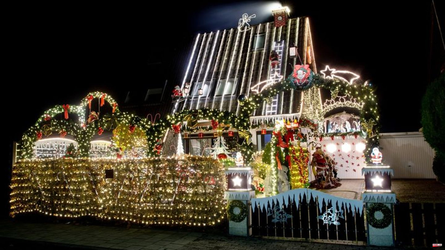 Tradition: miracles of light: the Christmas houses shine