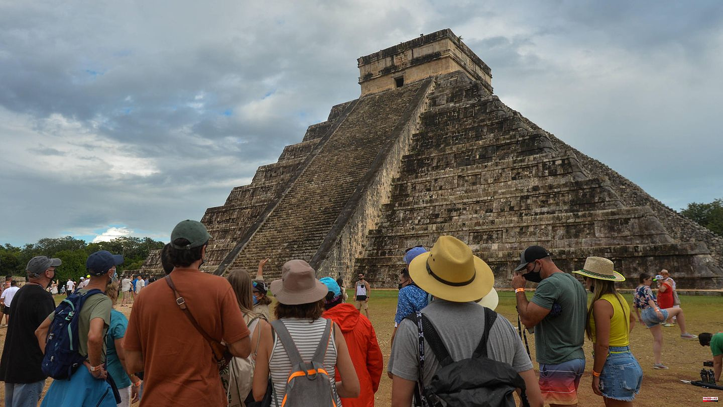 Mexico: Tourist climbs Mayan pyramid – and is attacked by angry crowd