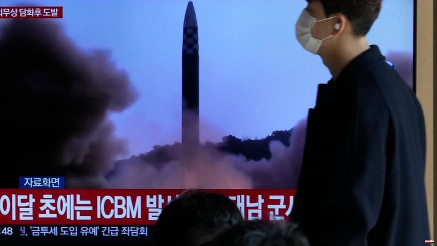 Conflicts: North Korea fires missile - emergency meeting