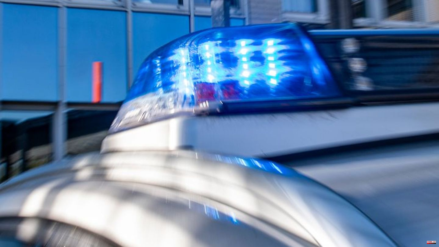 NRW: Accident driver escapes with a car from first responders