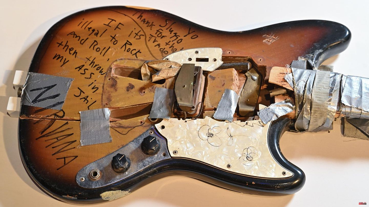 Auction in the USA: Kurt Cobain's smashed guitar sells for a high price - and valuables from other stars