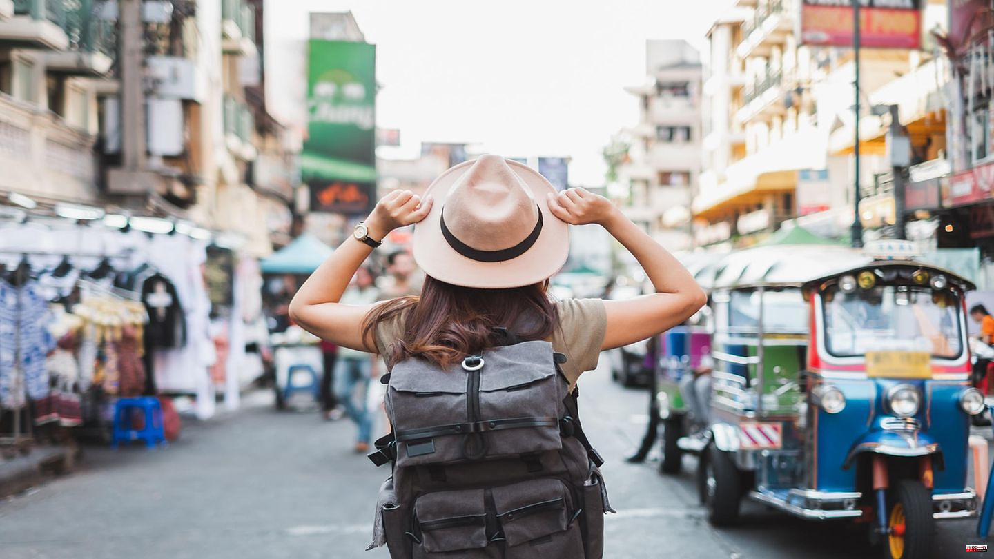 Solo travel: traveling alone as a woman: six important tips for globetrotters