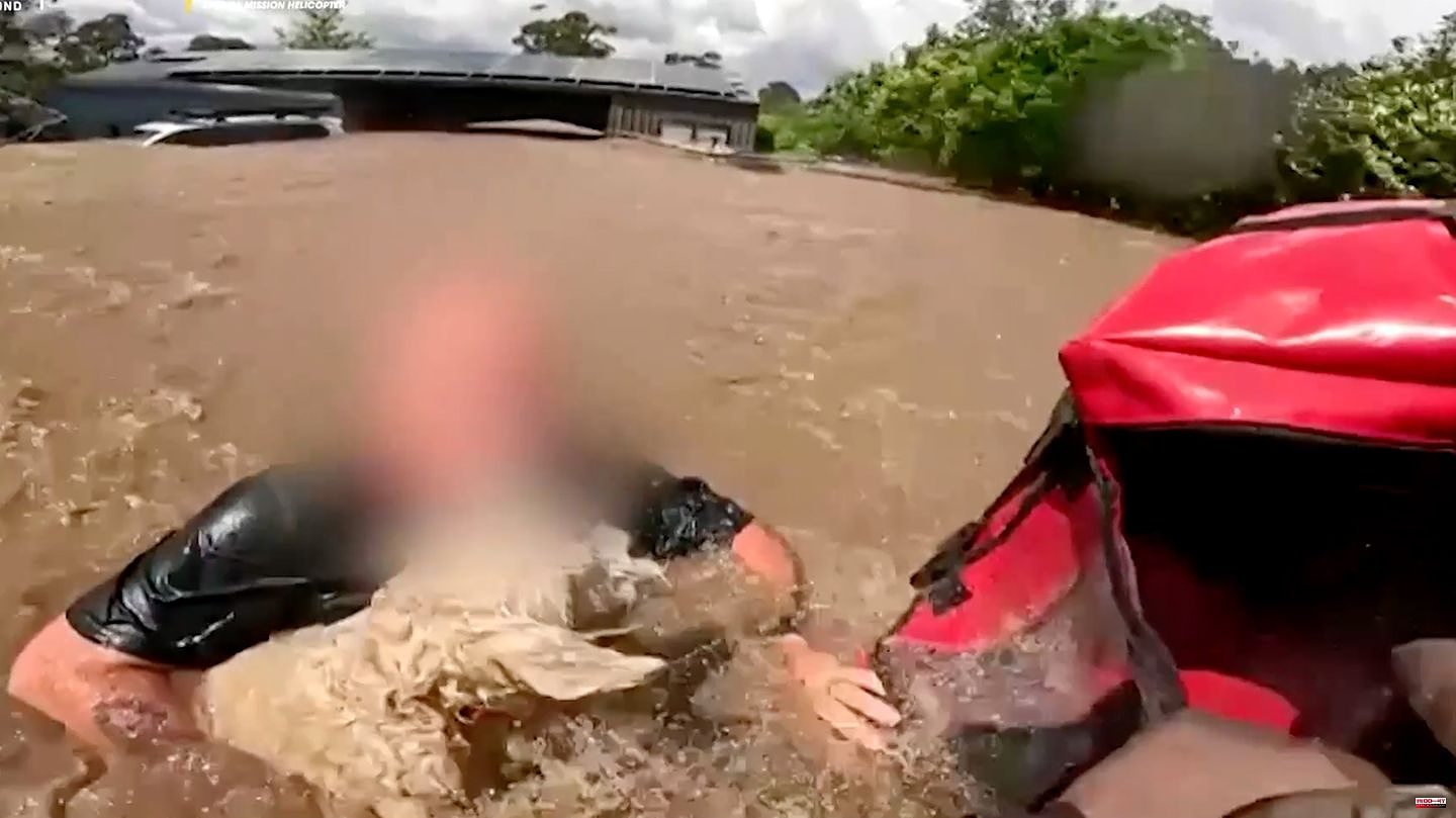 Australia: Dramatic scenes: residents saved from floods after record rainfall