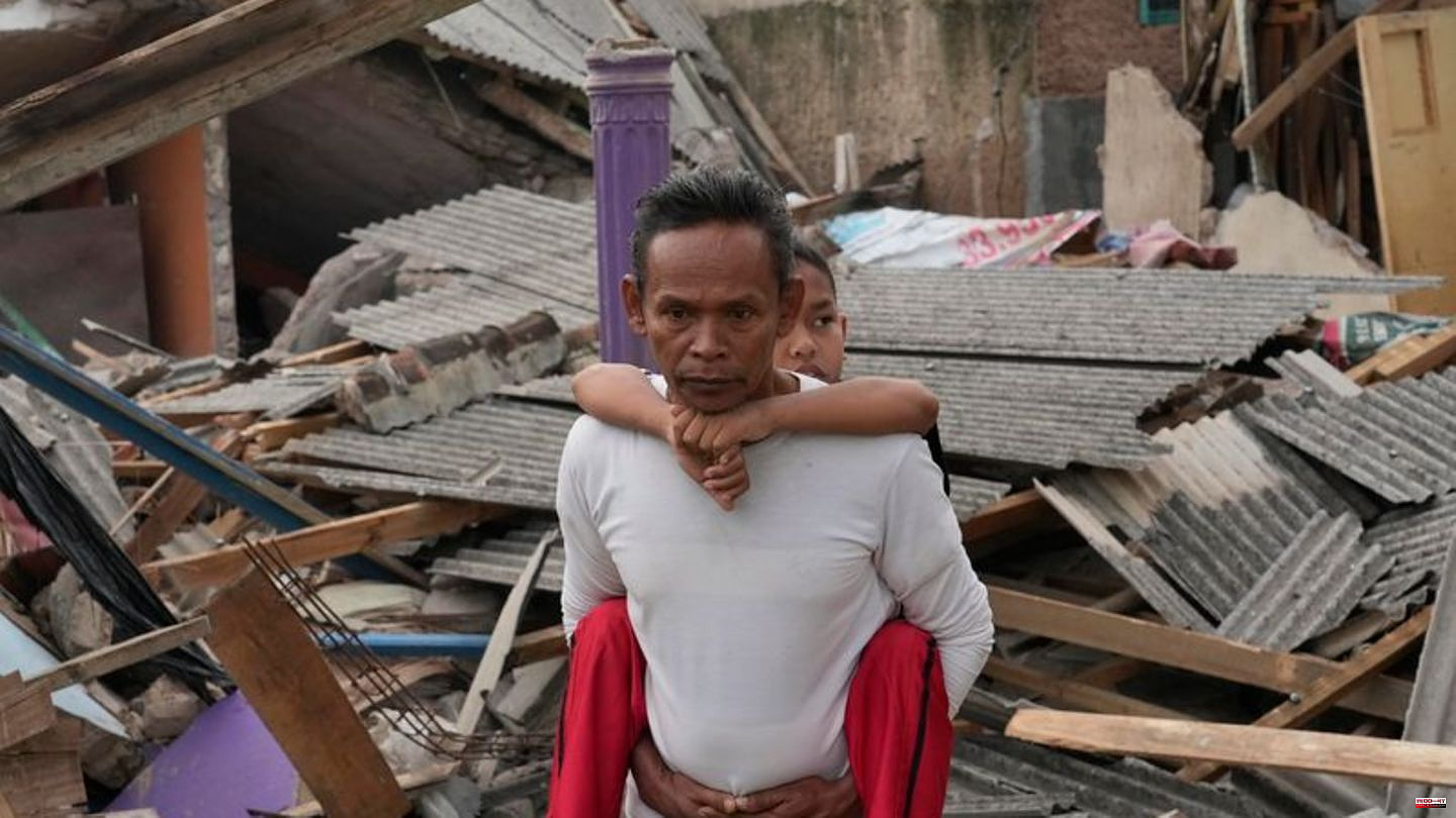 Indonesia: 6-year-old rescued two days after earthquake