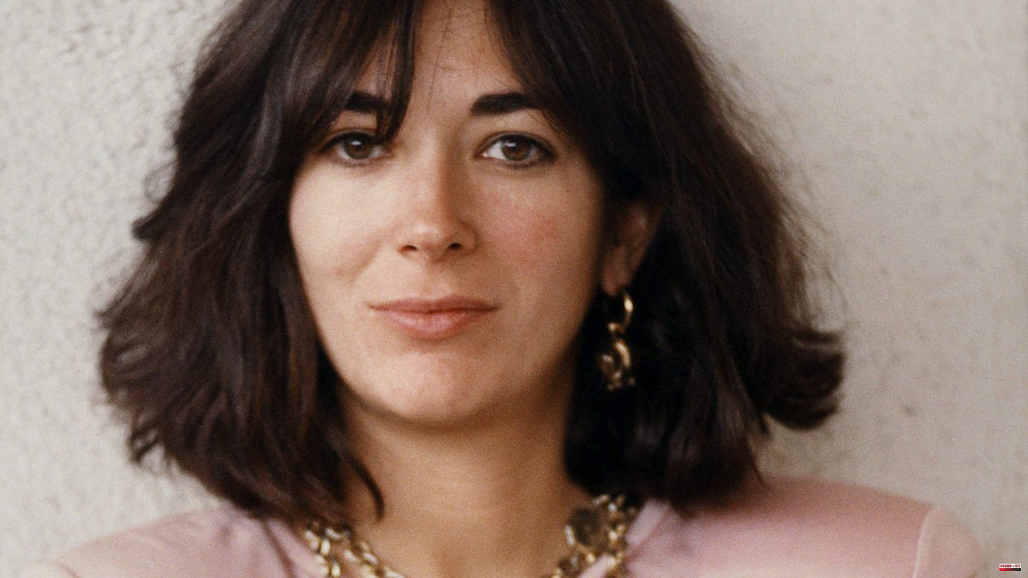 Guests are still traumatized to this day: Ghislaine Maxwell's uninhibited dinner parties: women had to take off their bras and men felt blindly who the breasts belonged to