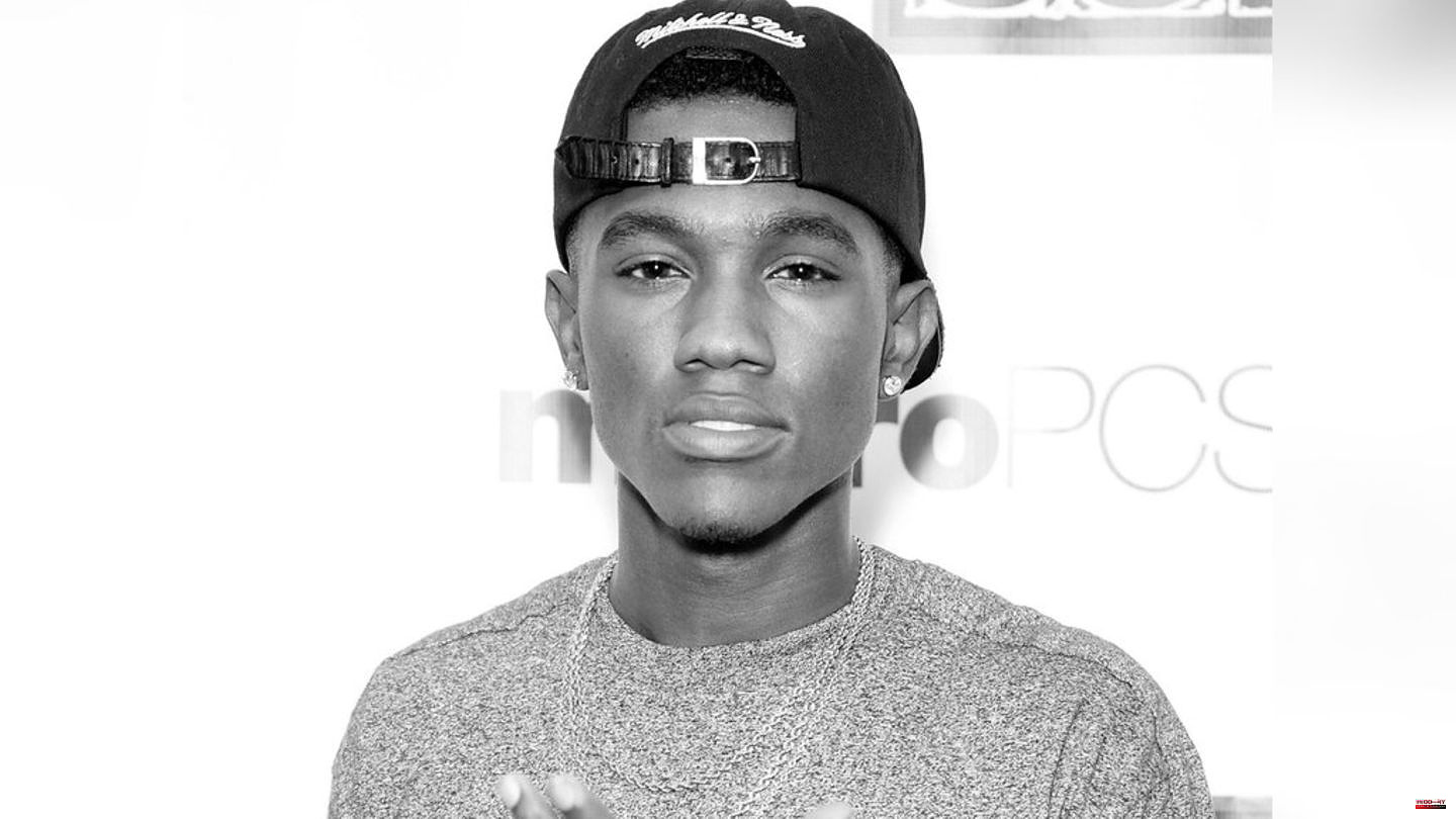 B. Smyth: The singer dies at just 28 years old