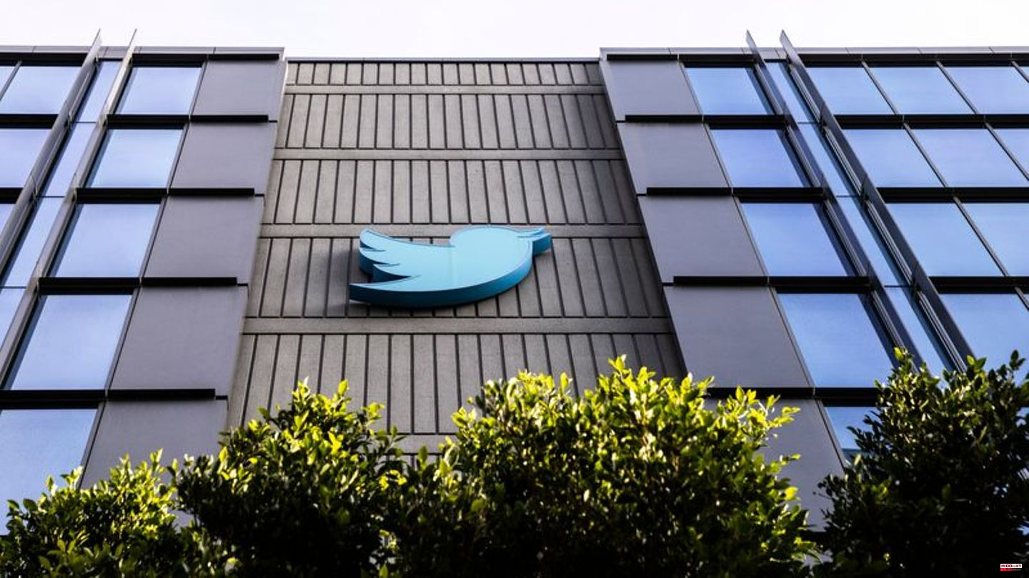 Social Media: Twitter pauses subscription verification after many fake accounts
