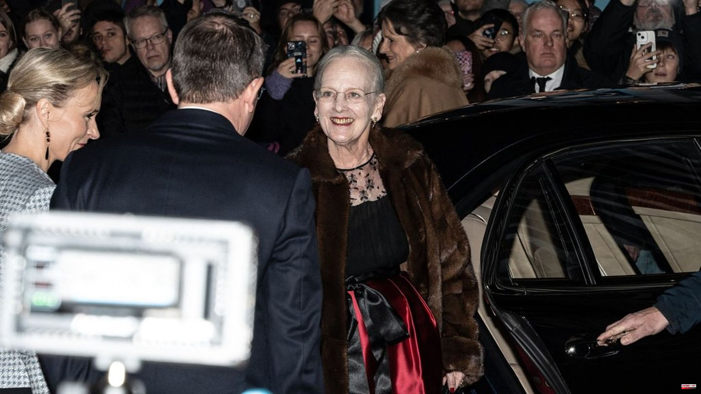 Queen Margrethe II: On stage at the "Nutcracker" premiere